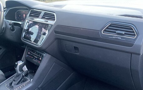 Volkswagen Tiguan II, 2022 год, 3 200 000 рублей, 17 фотография