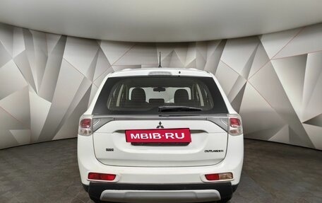 Mitsubishi Outlander III рестайлинг 3, 2014 год, 1 460 000 рублей, 8 фотография
