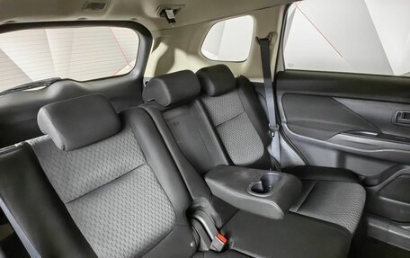 Mitsubishi Outlander III рестайлинг 3, 2014 год, 1 460 000 рублей, 16 фотография