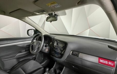 Mitsubishi Outlander III рестайлинг 3, 2014 год, 1 460 000 рублей, 12 фотография