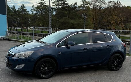 Opel Astra J, 2011 год, 850 000 рублей, 2 фотография