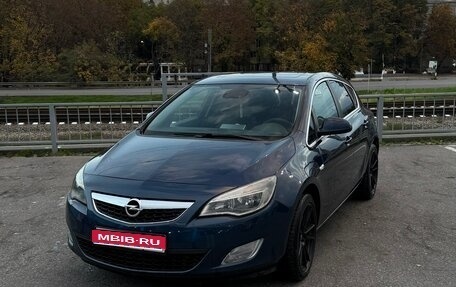 Opel Astra J, 2011 год, 850 000 рублей, 1 фотография