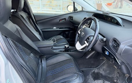 Toyota Prius IV XW50, 2016 год, 1 100 000 рублей, 5 фотография