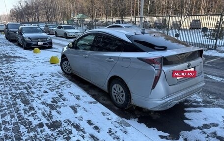 Toyota Prius IV XW50, 2016 год, 1 100 000 рублей, 3 фотография
