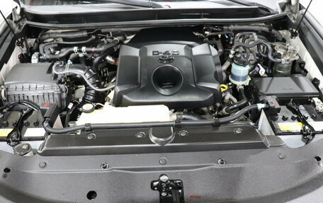 Toyota Land Cruiser Prado 150 рестайлинг 2, 2018 год, 4 425 000 рублей, 9 фотография