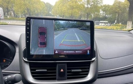 Toyota Yaris XP150 рестайлинг, 2021 год, 1 200 000 рублей, 12 фотография