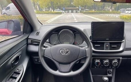 Toyota Yaris XP150 рестайлинг, 2021 год, 1 200 000 рублей, 9 фотография