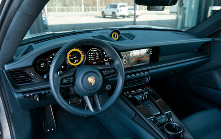 Porsche 911, 2022 год, 24 000 000 рублей, 14 фотография