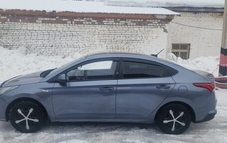 Hyundai Solaris II рестайлинг, 2018 год, 690 000 рублей, 3 фотография