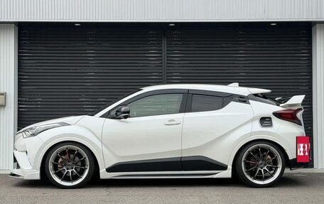 Toyota C-HR I рестайлинг, 2017 год, 1 340 000 рублей, 13 фотография