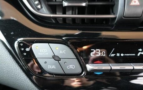 Toyota C-HR I рестайлинг, 2017 год, 1 340 000 рублей, 25 фотография