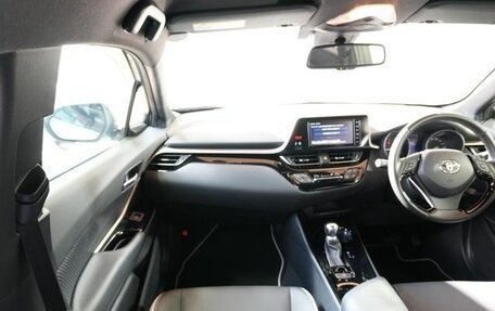 Toyota C-HR I рестайлинг, 2017 год, 1 340 000 рублей, 19 фотография