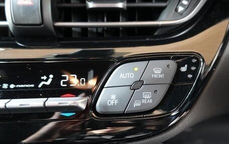 Toyota C-HR I рестайлинг, 2017 год, 1 340 000 рублей, 26 фотография