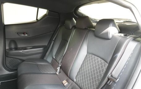 Toyota C-HR I рестайлинг, 2017 год, 1 340 000 рублей, 30 фотография