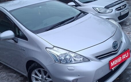 Toyota Prius Alpha I (ZVW40/41), 2011 год, 1 200 000 рублей, 2 фотография