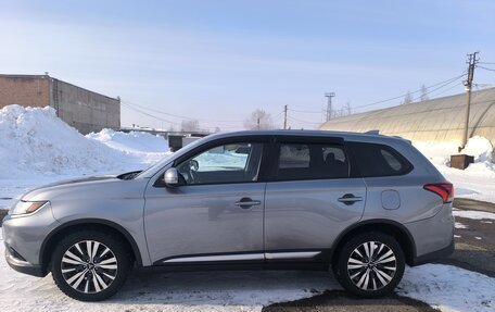 Mitsubishi Outlander III рестайлинг 3, 2019 год, 2 490 000 рублей, 5 фотография