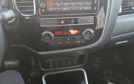 Mitsubishi Outlander III рестайлинг 3, 2019 год, 2 490 000 рублей, 11 фотография