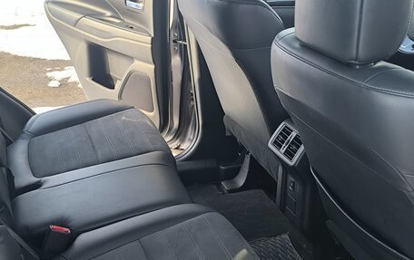 Mitsubishi Outlander III рестайлинг 3, 2019 год, 2 490 000 рублей, 10 фотография