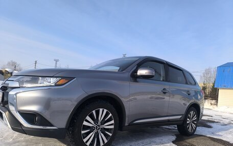 Mitsubishi Outlander III рестайлинг 3, 2019 год, 2 490 000 рублей, 2 фотография