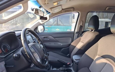 Mitsubishi L200 IV рестайлинг, 2017 год, 1 600 000 рублей, 10 фотография