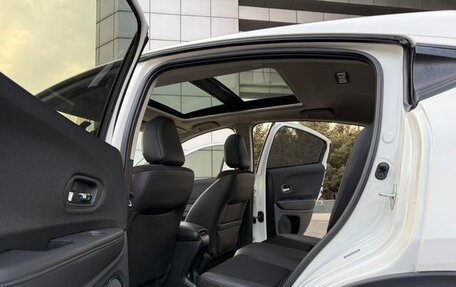 Honda Vezel, 2022 год, 1 750 007 рублей, 21 фотография