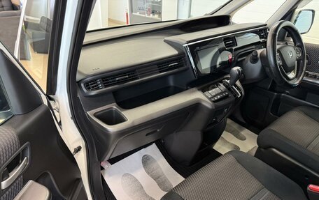 Honda Stepwgn IV, 2016 год, 2 149 900 рублей, 12 фотография