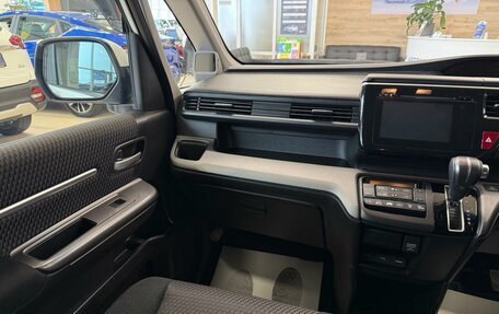 Honda Stepwgn IV, 2016 год, 2 149 900 рублей, 14 фотография