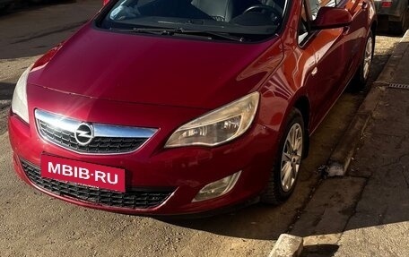 Opel Astra J, 2010 год, 620 000 рублей, 1 фотография