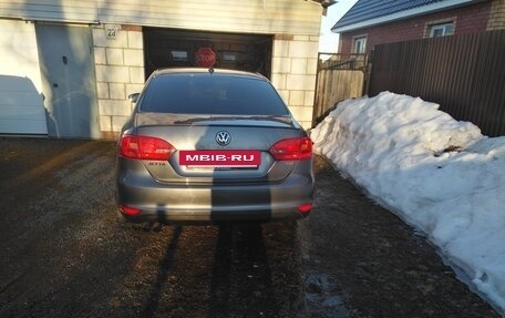 Volkswagen Jetta VI, 2013 год, 900 000 рублей, 2 фотография