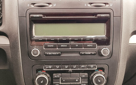 Volkswagen Jetta VI, 2010 год, 635 744 рублей, 18 фотография