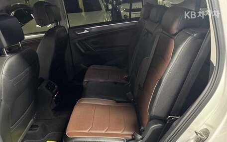 Volkswagen Tiguan II, 2022 год, 2 730 000 рублей, 9 фотография