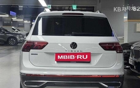 Volkswagen Tiguan II, 2022 год, 2 730 000 рублей, 3 фотография