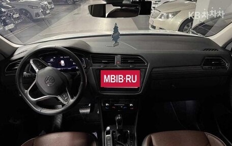 Volkswagen Tiguan II, 2022 год, 2 730 000 рублей, 7 фотография