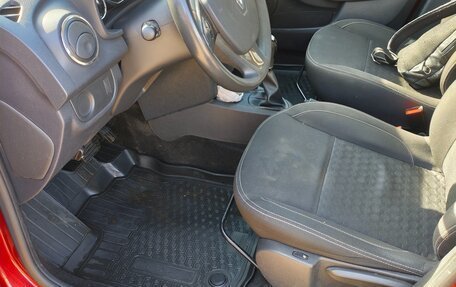 Renault Logan II, 2017 год, 900 000 рублей, 11 фотография