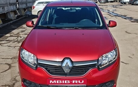 Renault Logan II, 2017 год, 900 000 рублей, 2 фотография