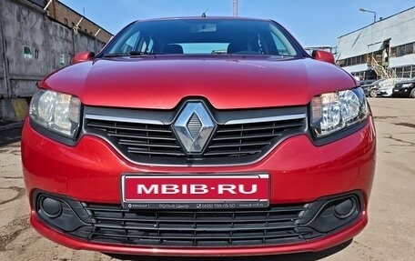 Renault Logan II, 2017 год, 900 000 рублей, 3 фотография