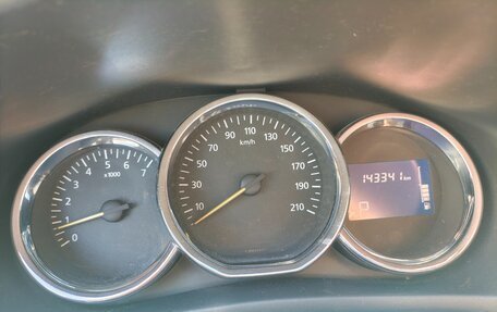 Renault Logan II, 2017 год, 900 000 рублей, 15 фотография