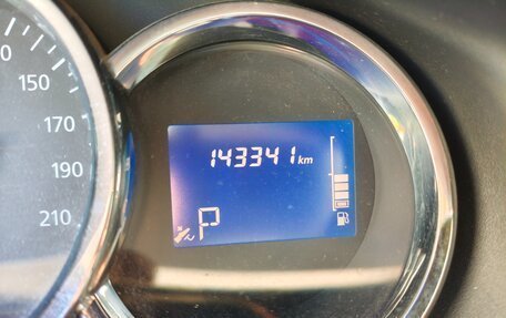 Renault Logan II, 2017 год, 900 000 рублей, 16 фотография