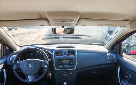 Renault Logan II, 2017 год, 900 000 рублей, 14 фотография