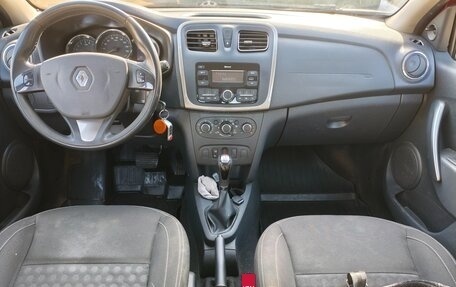 Renault Logan II, 2017 год, 900 000 рублей, 13 фотография