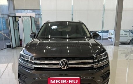 Volkswagen Tiguan II, 2021 год, 1 802 000 рублей, 2 фотография