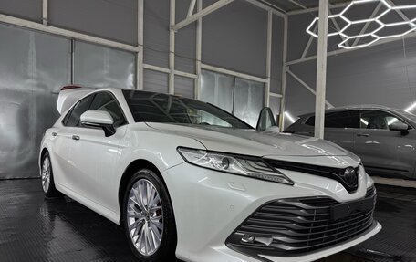 Toyota Camry, 2018 год, 2 600 000 рублей, 1 фотография