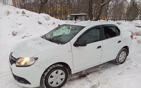 Renault Logan II, 2017 год, 705 000 рублей, 4 фотография