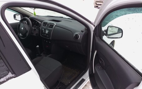 Renault Logan II, 2017 год, 705 000 рублей, 8 фотография