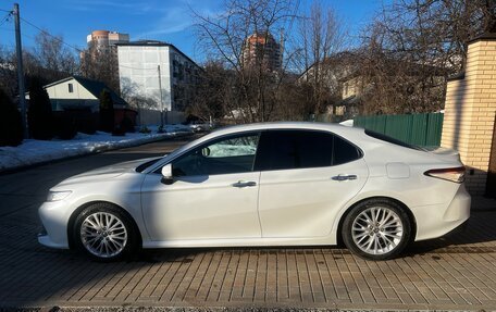 Toyota Camry, 2018 год, 2 600 000 рублей, 2 фотография