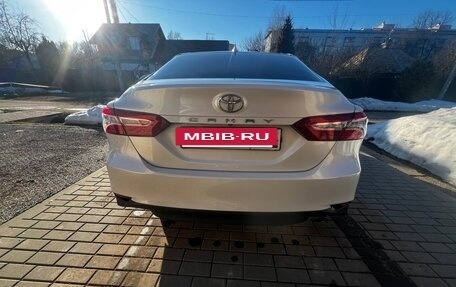 Toyota Camry, 2018 год, 2 600 000 рублей, 5 фотография