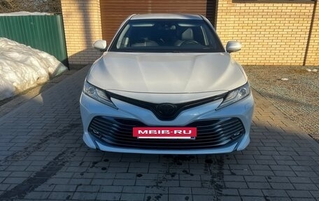 Toyota Camry, 2018 год, 2 600 000 рублей, 9 фотография