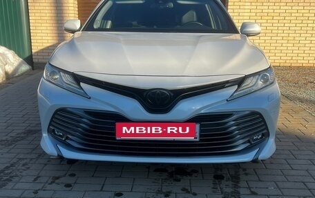Toyota Camry, 2018 год, 2 600 000 рублей, 10 фотография