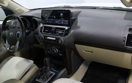 Toyota Land Cruiser Prado 150 рестайлинг 2, 2014 год, 3 610 000 рублей, 6 фотография