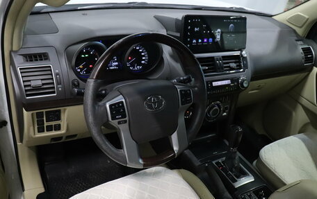 Toyota Land Cruiser Prado 150 рестайлинг 2, 2014 год, 3 610 000 рублей, 8 фотография